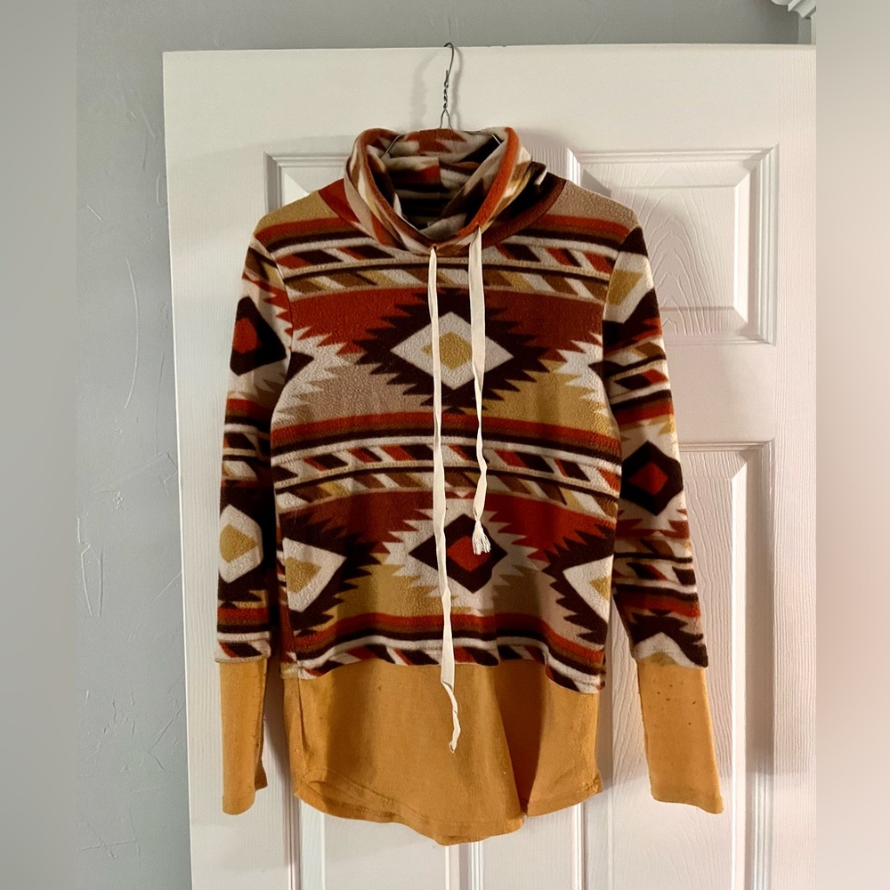 Yellow, Aztec print, fleece long sleeve shirt. M